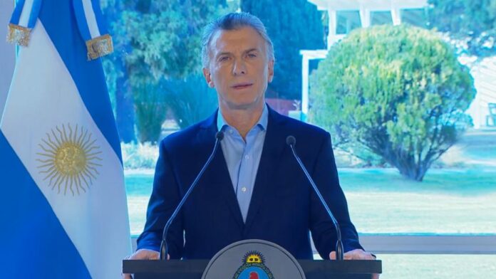 Macri pide disculpas y anuncia medidas de alivio para morigerar la crisis