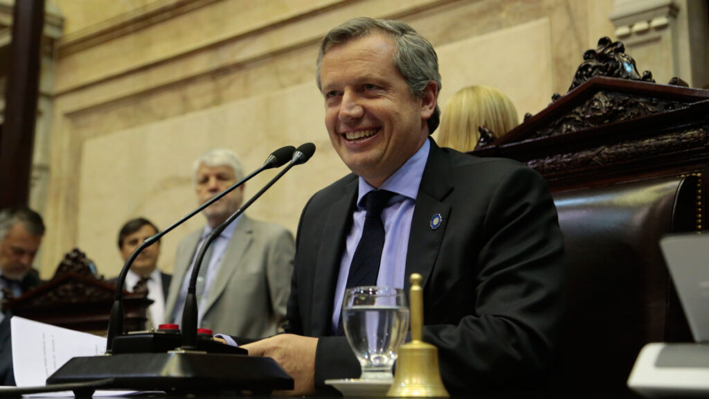 Emilio Monzó arma un bloque dialoguista