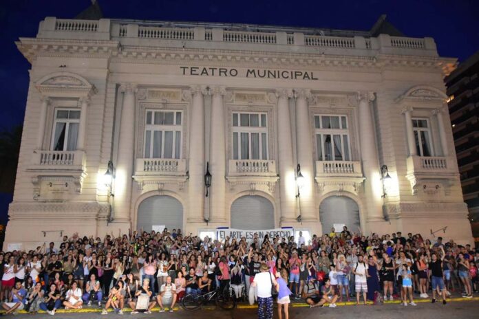 Artistas reclaman la reapertura del Teatro Municipal de Bahía Blanca