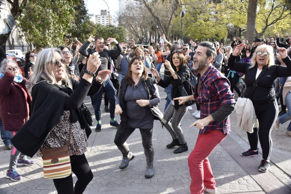Flashmob en Bahía Blanca: "Si vos querés, Héctor Gay ya fue"
