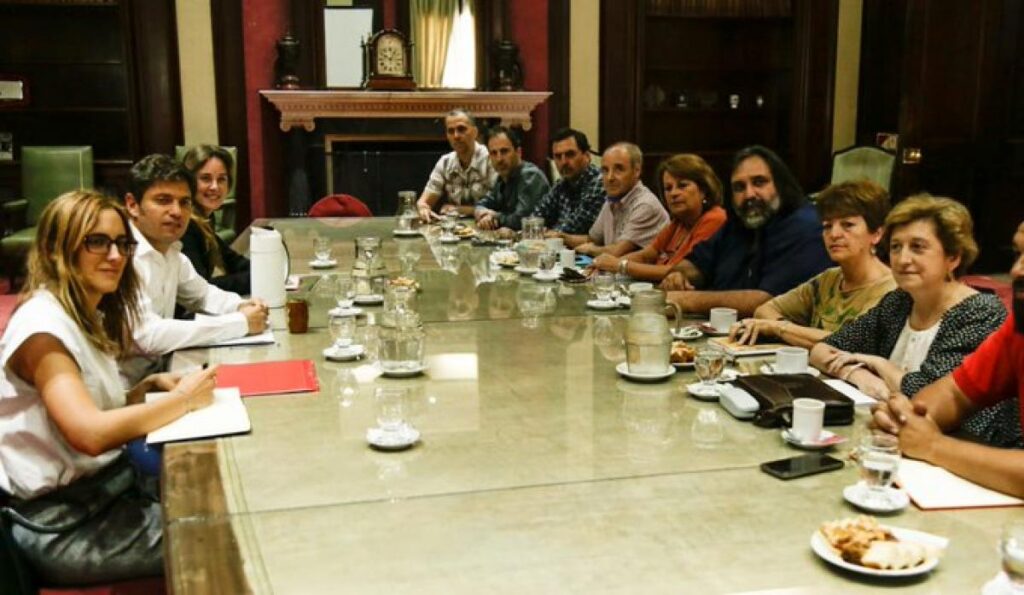 reunion de axel kicillof con el frente de unidad docente