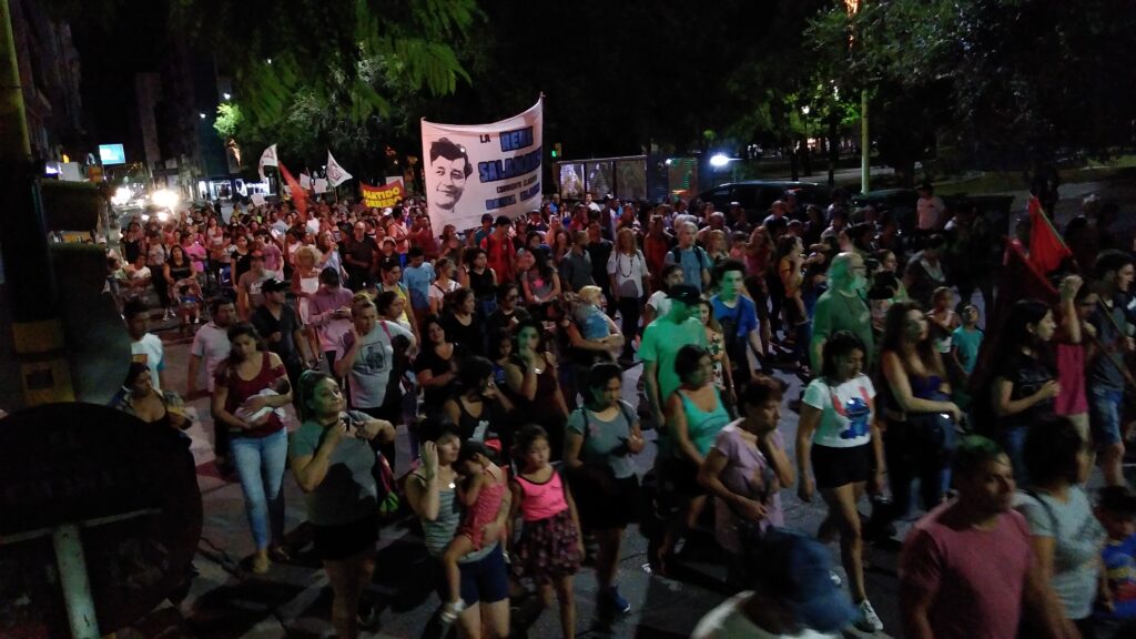 movilización en contra del aumento del boleto de colectivo en bahía blanca