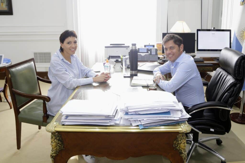 axel con mayra mendoza