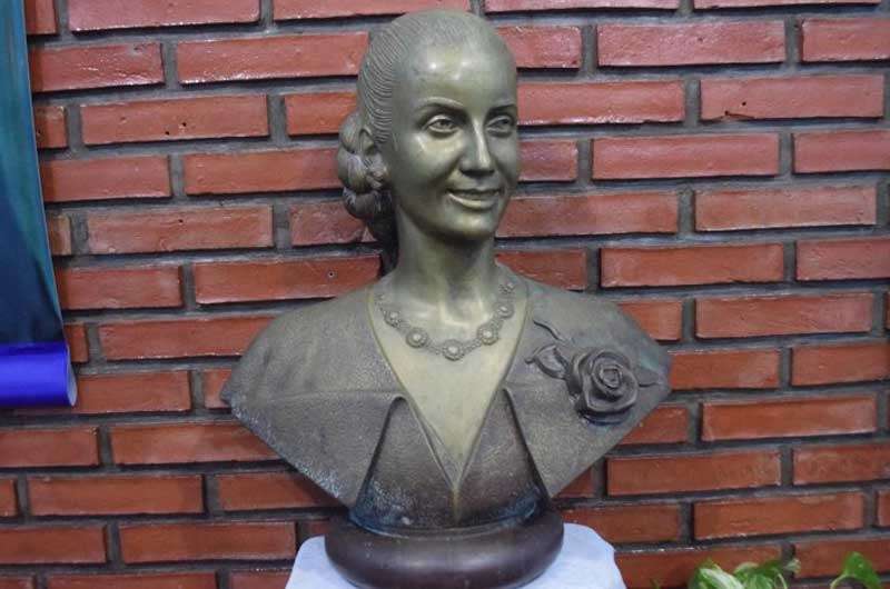 Postales de la proscripción: la historia del busto de Evita escondido en General Cerri