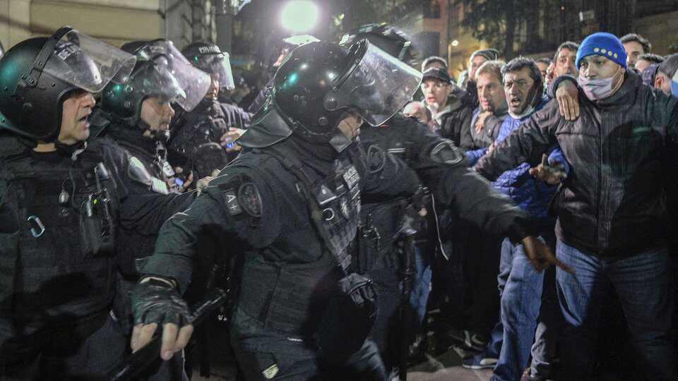 La Policía de la Ciudad portaba balas de plomo durante la represión en la casa de CFK