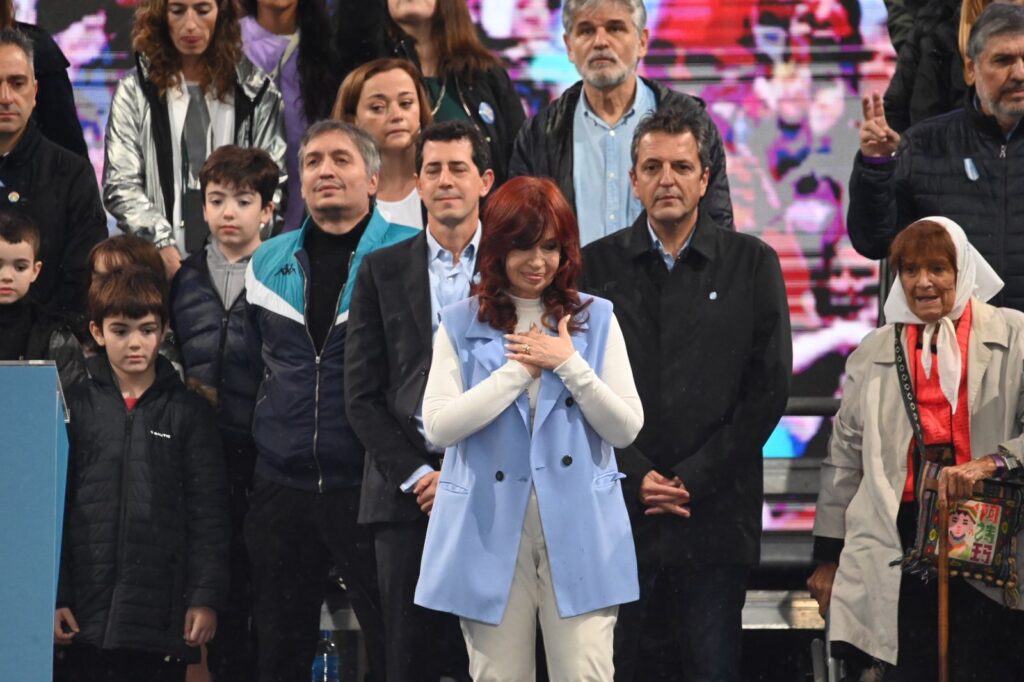 Cristina, Máximo, massa y wado