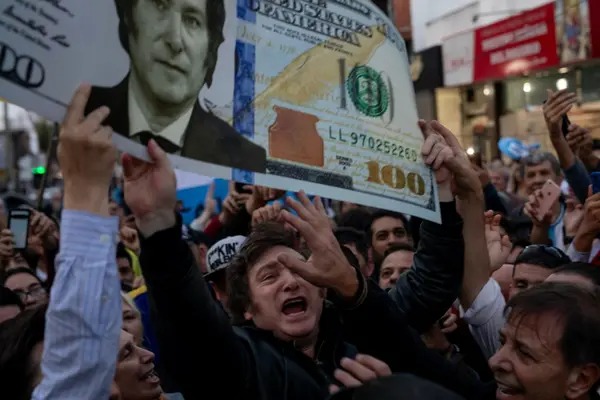 Javier Milei y el fetiche del dolar, nota de elagora.digital
