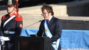 Milei no viajará a Rosario para participar del acto por el Día de la Bandera y encabezará su propio acto en CABA