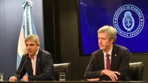 Caputo ofreció tasas siderales, pero apenas logró renovar el 61% de los vencimientos de deuda en pesos