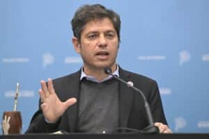 Kicillof marca distancia de la interna del PJ: “Con el único que me quiero pelear es con Milei”