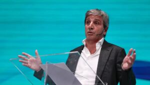La fugaz quita de retenciones al grano, un negocio redondo que Caputo le regaló a 11 exportadoras