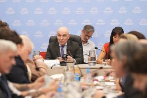El oficialismo logró dictamen para privatizar Aerolíneas, pero aún no tiene los votos para darle media sanción