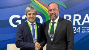 Luis Caputo le garantiza gas barato de Vaca Muerta a Brasil para su complejo industrial