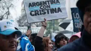 El peronismo se moviliza a Plaza de Mayo para rechazar la proscripción de CFK