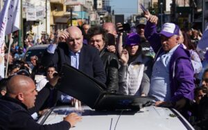 Vecinos repudiaron a Milei y Espert en Lomas de Zamora: La caravana libertaria tuvo que irse en medio de agresiones