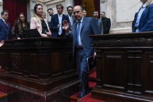 ¿Cuánto cobra?: Francos dejó la Jefatura de Gabinete pero aún retiene su puesto en YPF