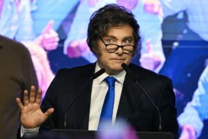 ¿Equipo que gana no se toca?: Milei frenó los cambios en el gabinete tras la victoria electoral