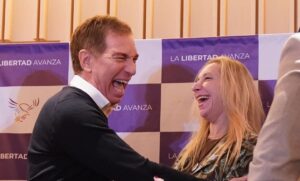 Milei quiere que Santilli encabece la boleta libertaria, pero la Justicia Electoral podría darle malas noticias