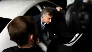 Ninguneado y con las manos vacías, Macri se tuvo que conformar con celebrar el nombramiento de Santilli