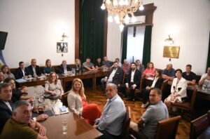 Cumbre en el Senado: El peronismo y la CGT articulan una estrategia para frenar la reforma laboral