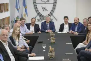 Kicillof y otros 5 gobernadores se plantan frente a Milei con el federalismo como punta de lanza
