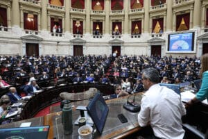 El oficialismo aprobó la reforma laboral en Diputados y ahora el proyecto volverá al Senado