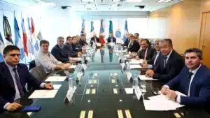 La caída de la recaudación tensa aún más las negociaciones entre Nación y los gobernadores por la reforma laboral