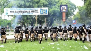 300 heridos y más de 30 detenidos, el saldo de la represión durante el debate de la reforma laboral