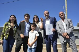 Kicillof volvió a Bahía Blanca: Entregó más de 100 viviendas y recorrió las obras del Canal Maldonado