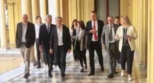 En pleno escándalo, se duplicaron el sueldo Adorni y el resto del gabinete de Milei