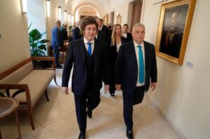“Mi amigo Viktor”: Milei se deshizo en elogios para el dictador húngaro en la previa del aniversario del golpe
