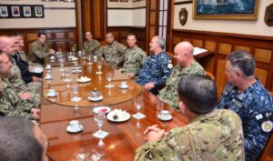 Un comandante estadounidense visitó Puerto Belgrano para supervisar los ejercicios con la armada de EEUU