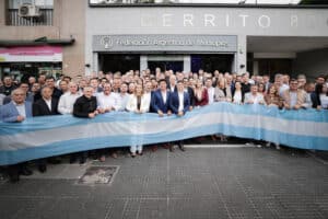 Kicillof se reunió con intendentes que fueron a reclamarle a Caputo: “La deserción de Nación generó una verdadera catástrofe”