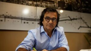 Un funcionario de Caputo no declaró las siete propiedades de lujo que tiene en Miami