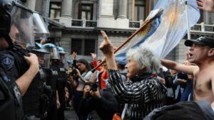 Ajuste sin límites en PAMI: En el relato de Javier Milei quedaron olvidados los jubilados