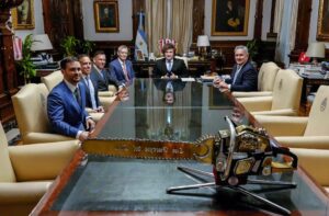 Seguridad, datos y vigilancia: ¿Qué hay detrás de la reunión reservada entre Milei y Peter Thiel?