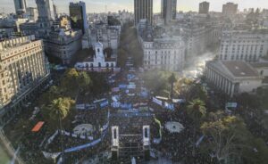 Cuarta Marcha Federal Universitaria: Una masiva multitud colmó las calles para exigir a Milei que cumpla la ley