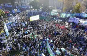 “No hay libertad cuando no se llega a fin de mes”: La CGT movilizó a Plaza de Mayo por el Día del Trabajador