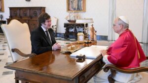 Milei ignora el pensamiento del Papa, pero promete que visitará Argentina este año