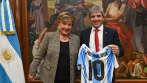 Georgieva elogió el ajuste, pero le aclaró a Caputo que no habrá más desembolsos