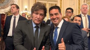 Milei volvió a aumentar la luz y el gas mientras el vocero pide “abrigarse más” para consumir menos