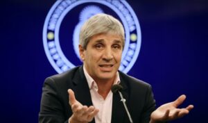 Caputo mete mano al fondo para jubilados de ANSES para financiar créditos hipotecarios