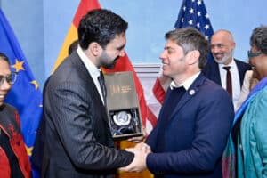 Kicillof llamó a construir “un orden mundial que reconozca la justicia social” junto a Mamdani
