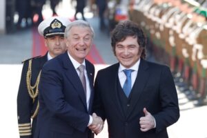 Chile habilitó una ruta comercial a Malvinas durante la visita de Milei