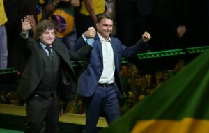 “Son cómplices de una fuga”: Piden interpelar a Quirno y Santilli por el escape de Bolsonaro